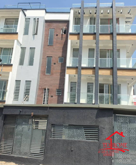 Lekki Phase 1 Spacious Elegance in Lekki: Your Deam 5-Bedroom Penthouse Maisonette Awaits You