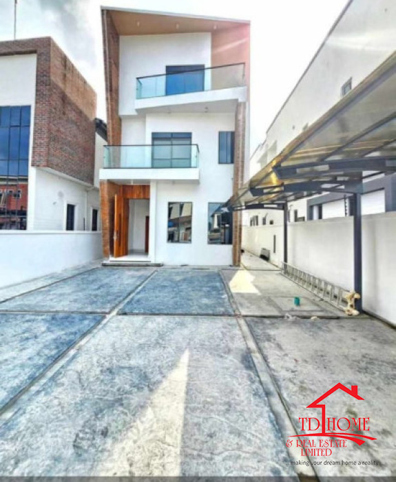 Luxurious 5-Bedroom Detached Duplex with Swimming Pool in Chevron - A True Gem!