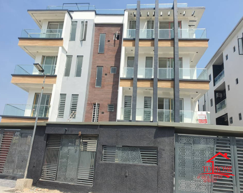 Lekki Phase 1 Spacious Elegance in Lekki: Your Deam 5-Bedroom Penthouse Maisonette Awaits You